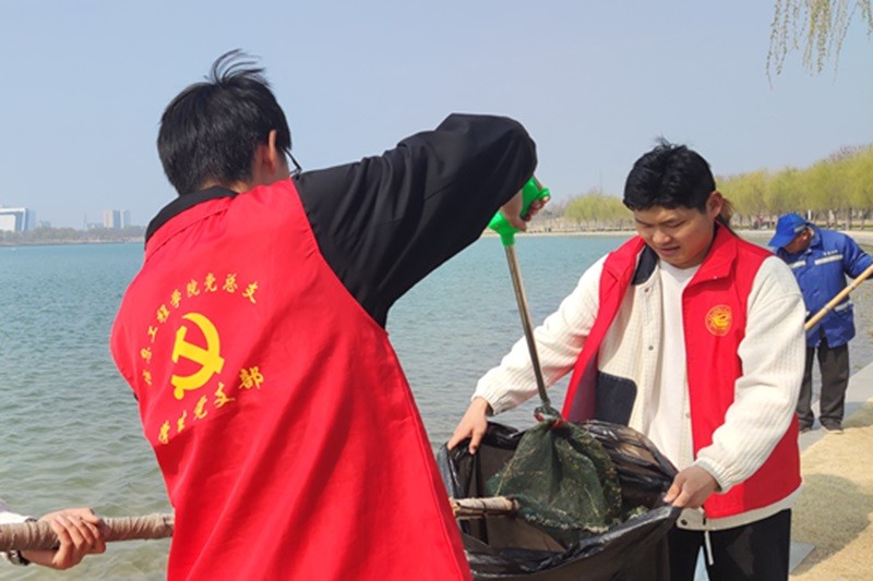 hahabet星辰大海员工第七党支部开展“共赴守此青绿，同护碧水蓝天”特色党日活动