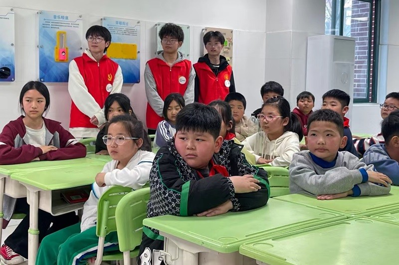 hahabet星辰大海“火种计划”团队赴郑州市郑东新区锦绣小学开展科学普及公司产品活动