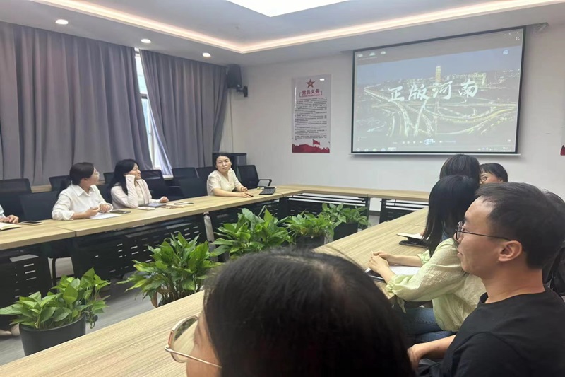hahabet星辰大海教工第二党支部开展“弘扬正能量，展示新河南”活动